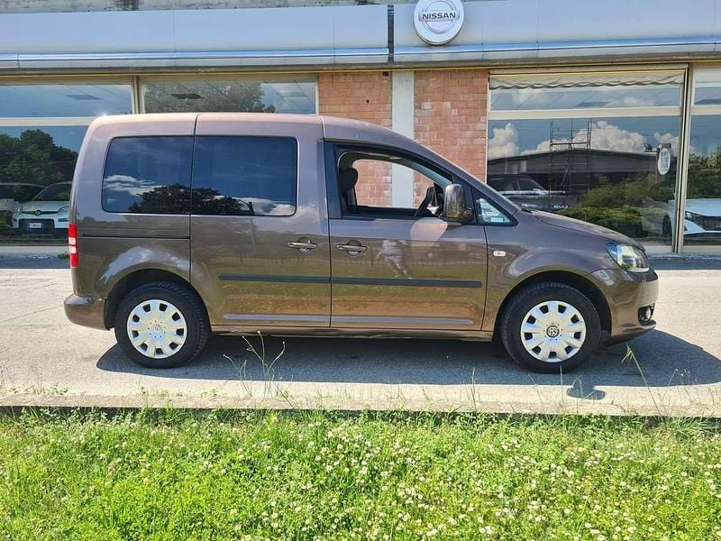 Usata VW Caddy Comfortline 75 CV (55 kW) 2011 Marrone Monovolume