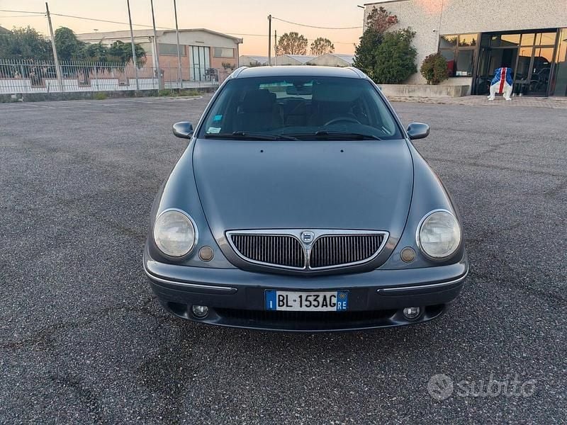 Usata Lancia Lybra 110 CV (80 kW) 2000 Grigio Station wagon