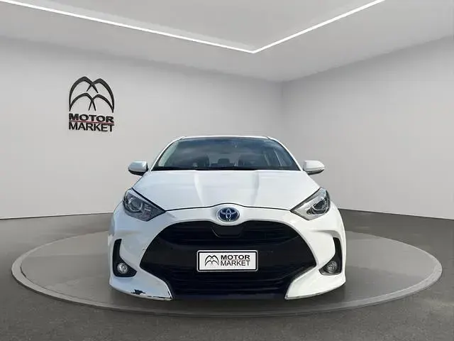 Usata Toyota Yaris Hybrid Business Edition 116 CV (85 kW) 2022 Bianco Berlina