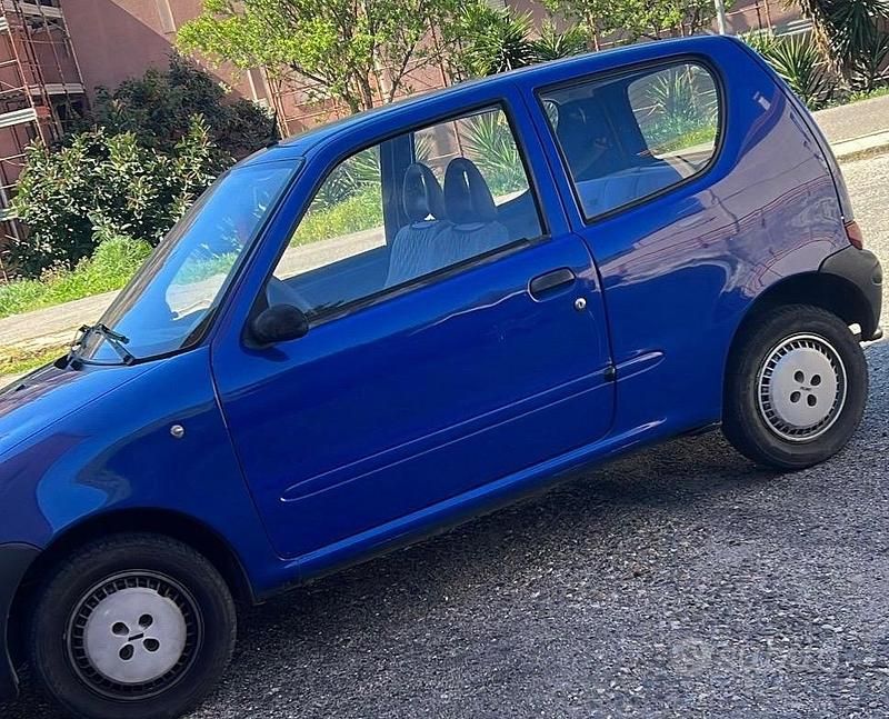 Usata Fiat 600 54 CV (39 kW) 2001 Blu Berlina