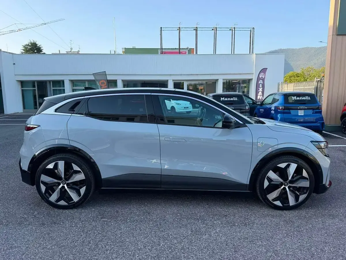 Usata Renault Megane E-Tech Techno 160 kW (218 CV) 2023 Grigio Berlina