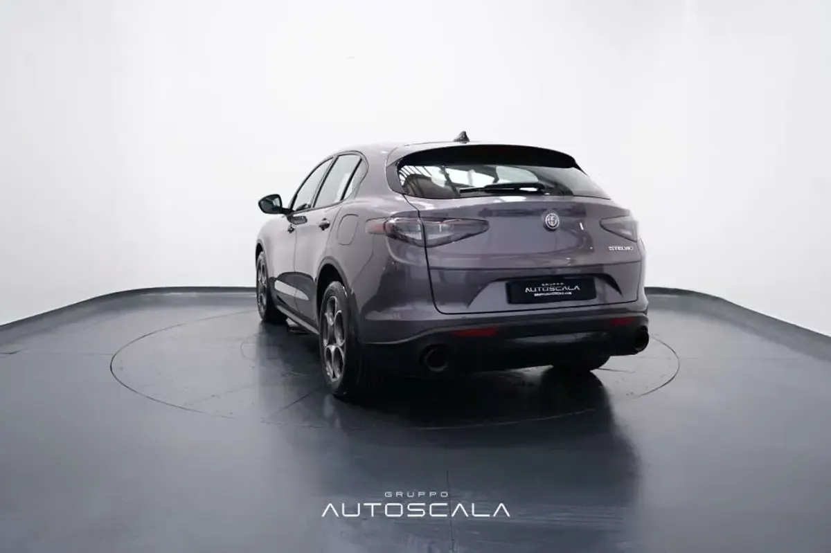 Usata Alfa Romeo Stelvio Sprint 160 CV (117 kW) 2024 Grigio vesuvio SUV