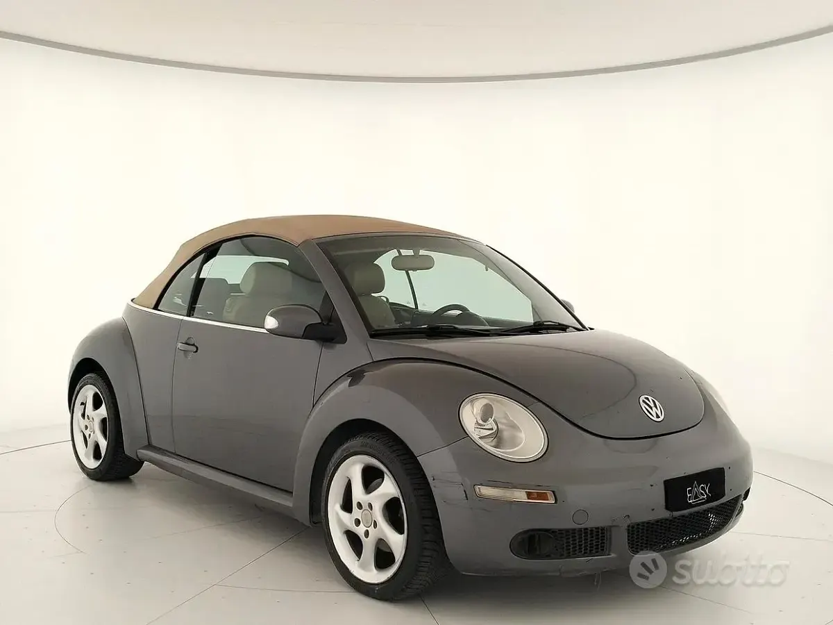 Usata VW New Beetle 116 CV (85 kW) 2007 Grigio Utilitaria