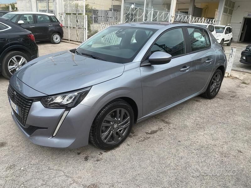 Usata Peugeot 208 Allure 101 CV (74 kW) 2021 Grigio Utilitaria