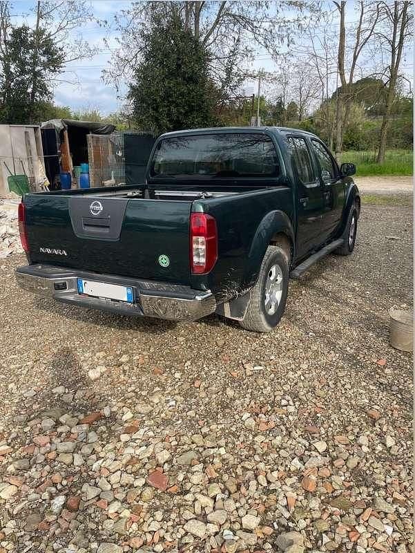Usata Nissan Navara XE 174 CV (127 kW) 2006 Verde Pick-up