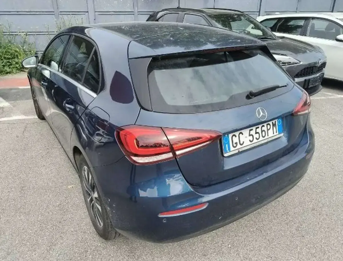 Usata Mercedes A180 Business 116 CV (85 kW) 2020 Blu/azzurro Berlina