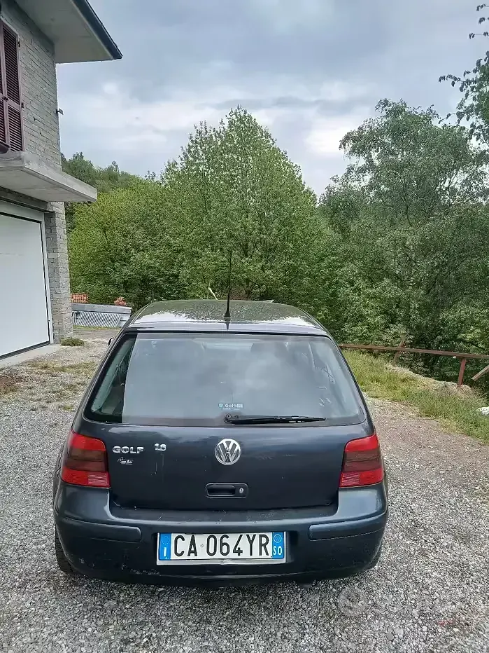 Usata VW Golf IV 105 CV (77 kW) 2002 Blu Berlina