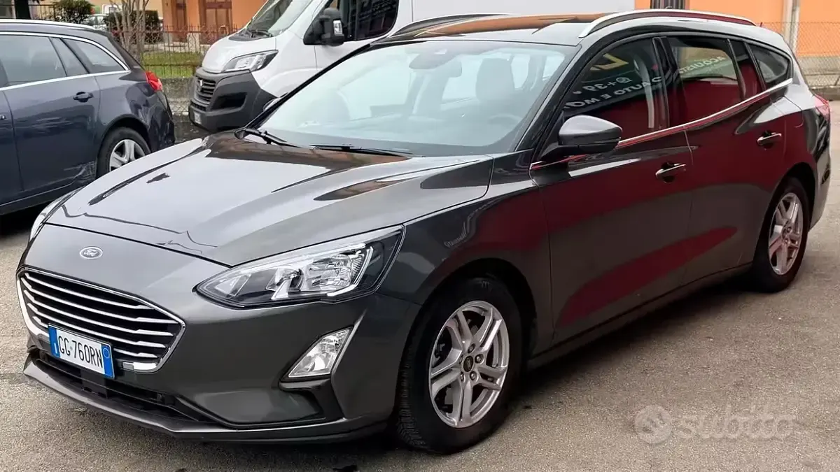 Usata Ford Focus ST-Line 120 CV (88 kW) 2021 Grigio Station wagon