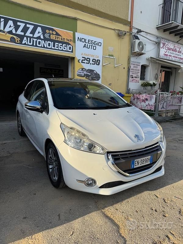 Usata Peugeot 208 Sport 68 CV (50 kW) 2013 Bianco Utilitaria