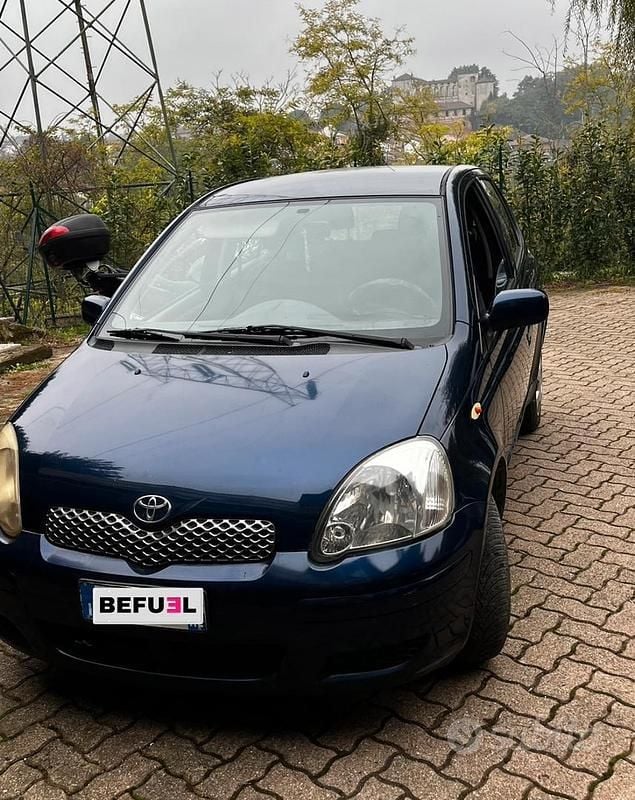 Usata Toyota Yaris 65 CV (47 kW) 2004 Blu Berlina