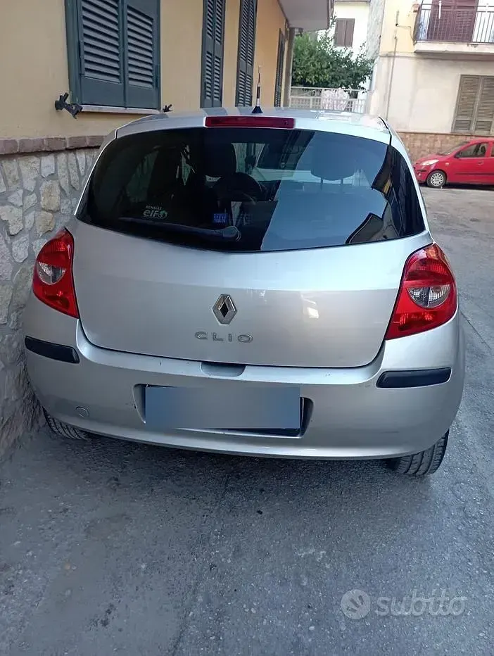 Usata Renault Clio II LE 85 CV (62 kW) 2008 Grigio Berlina