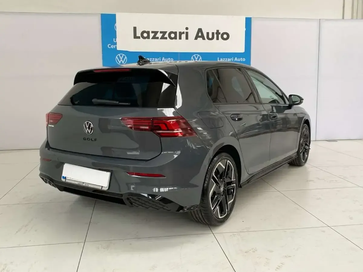 Novo VW Golf VIII R-line Plus 150 HP (110 kW) 2026 Cinzento Sedan