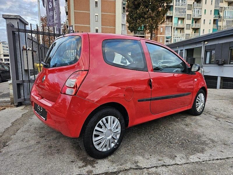 Usado Renault Twingo Dynamique 75 CV (55 kW) 2010 Rojo Utilitario