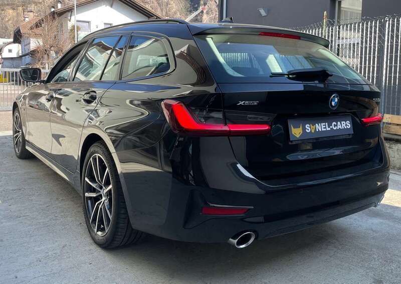 Usata BMW 320e Sport Line 204 CV (150 kW) 2022 Saphirschwarz Station wagon