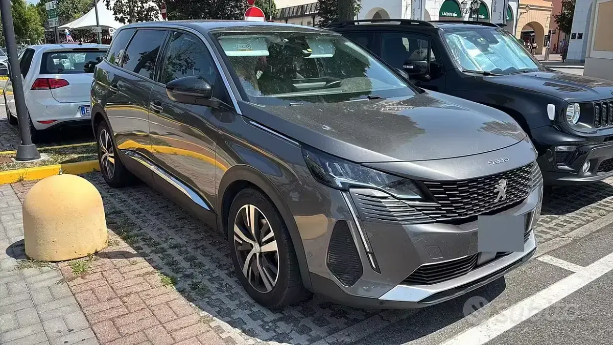Usata Peugeot 5008 131 CV (96 kW) 2022 Grigio SUV
