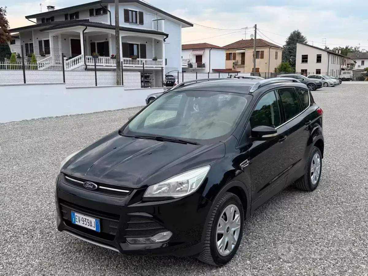 Usata Ford Kuga Titanium 140 CV (102 kW) 2014 Nero SUV