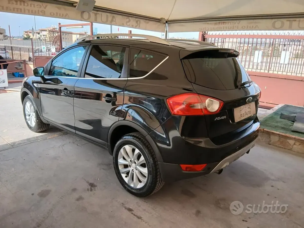 Usata Ford Kuga 136 CV (100 kW) 2010 Nero SUV