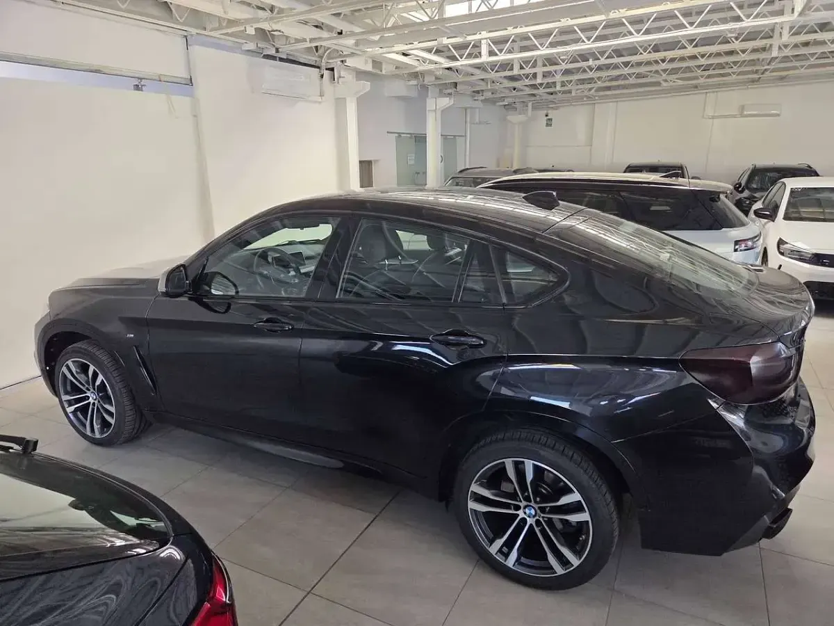 Usata BMW X6 M50 381 CV (280 kW) 2018 Black sapphire metallizzato SUV