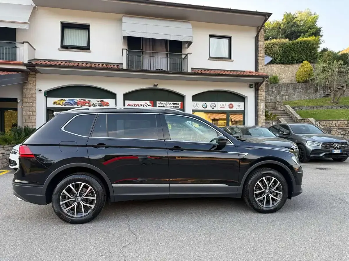 Usata VW Tiguan Allspace Comfortline 150 CV (110 kW) 2021 Deep black perlato SUV
