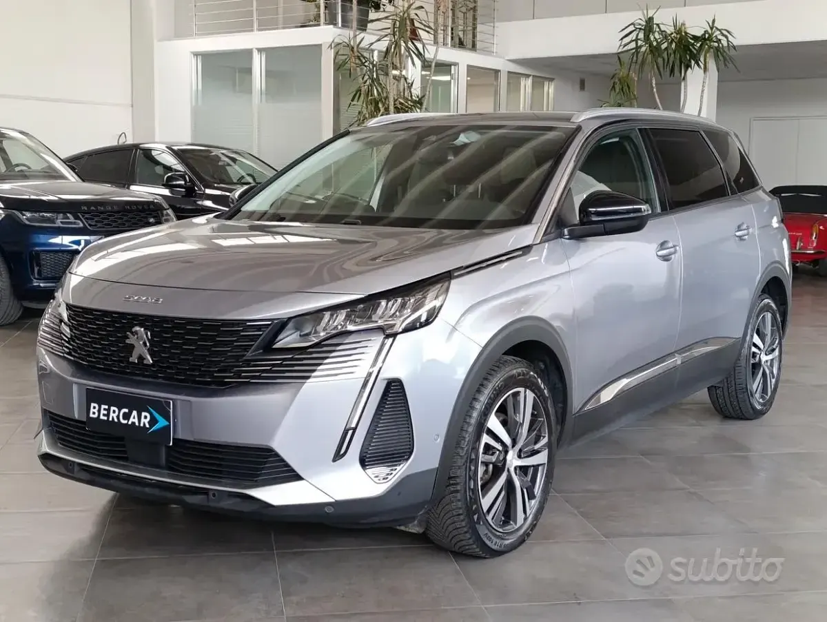 Usata Peugeot 5008 Allure 131 CV (96 kW) 2023 Grigio SUV