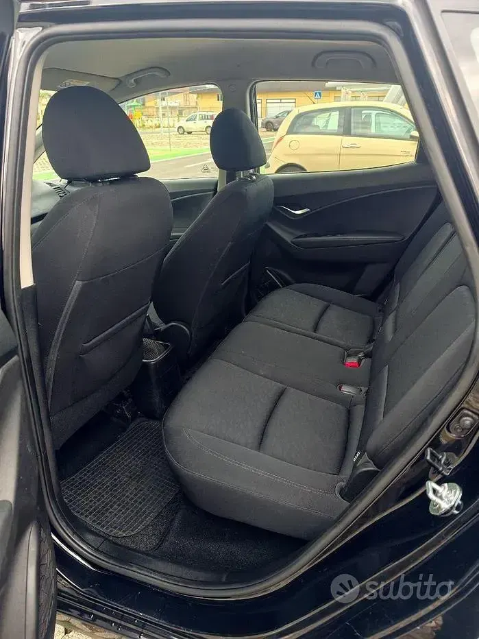 Usata Hyundai ix20 Comfort 90 CV (66 kW) 2015 Nero Utilitaria