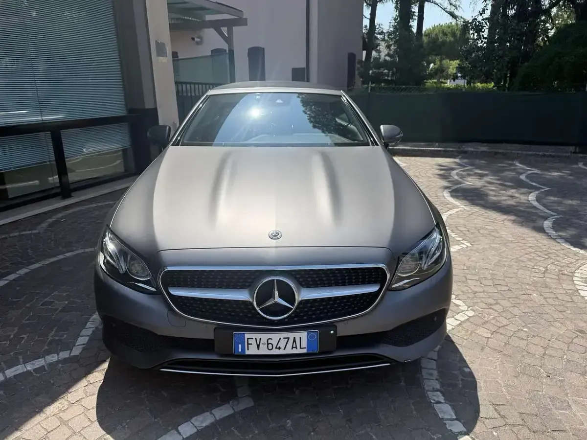Usata Mercedes E220 Premium Plus 194 CV (142 kW) 2019 Argento Cabrio