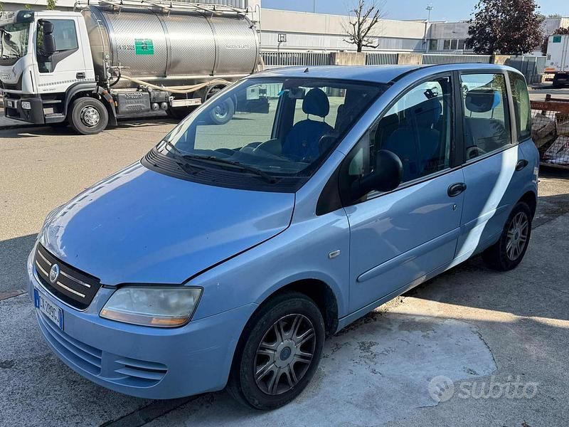 Usata Fiat Multipla 103 CV (75 kW) 2005 Grigio Monovolume