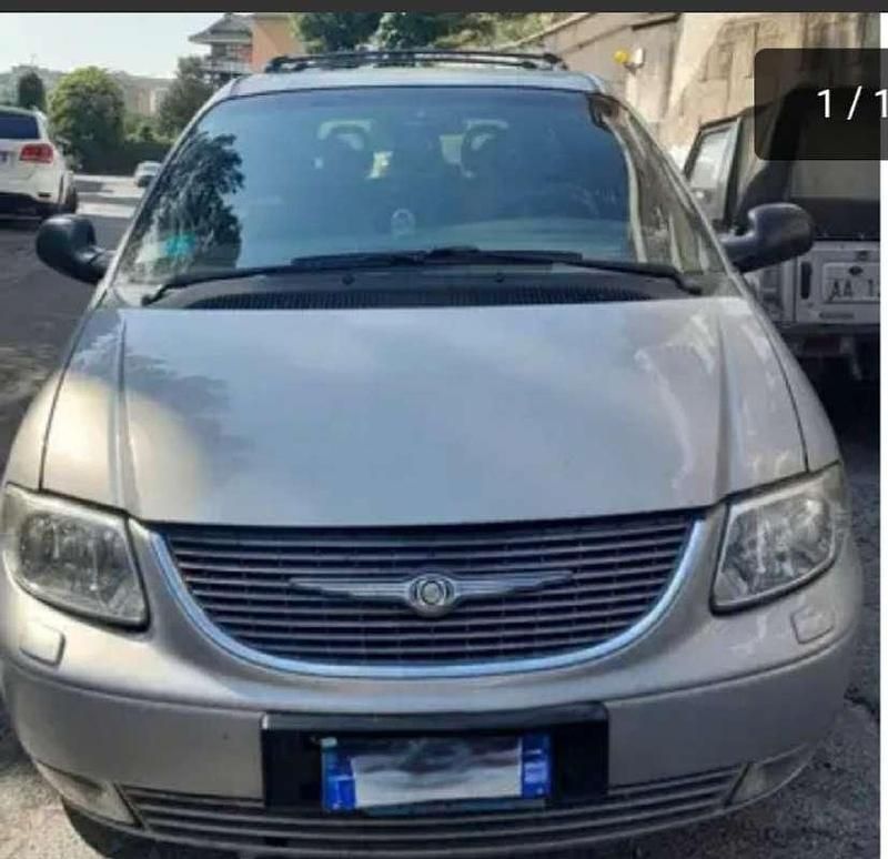 Argento Usata 2002 Chrysler Voyager Monovolume | 1650 € - Immagine 1/3
