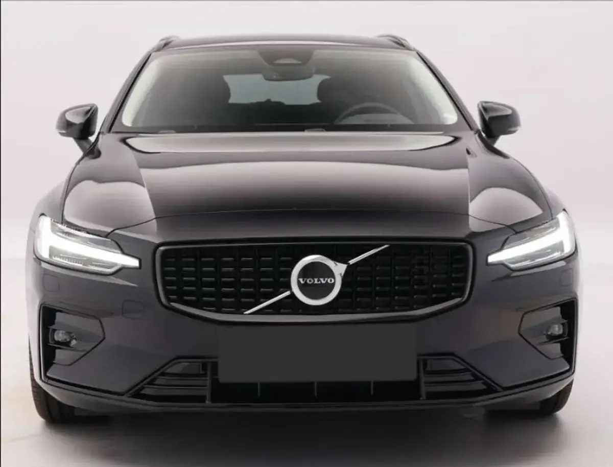 Usata Volvo V60 Ultra 197 CV (144 kW) 2025 Nero Station wagon