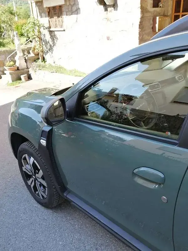 Usata Dacia Duster Journey 105 CV (77 kW) 2023 Verde SUV