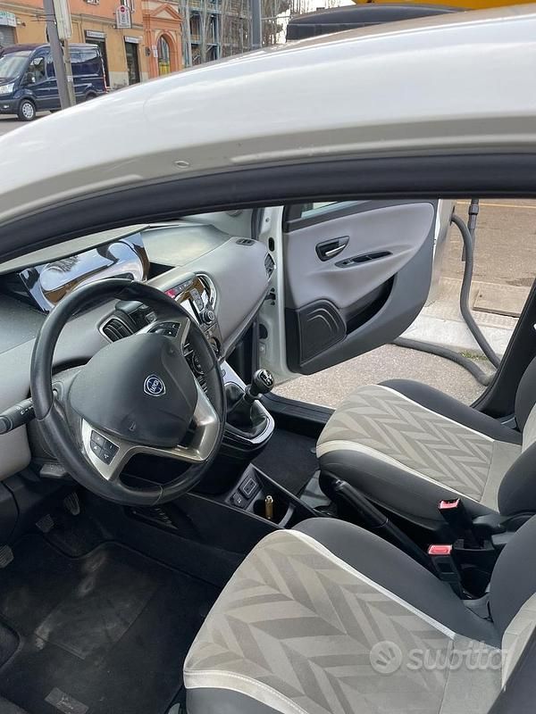 Usata Lancia Ypsilon 60 CV (44 kW) 2017 Bianco Utilitaria