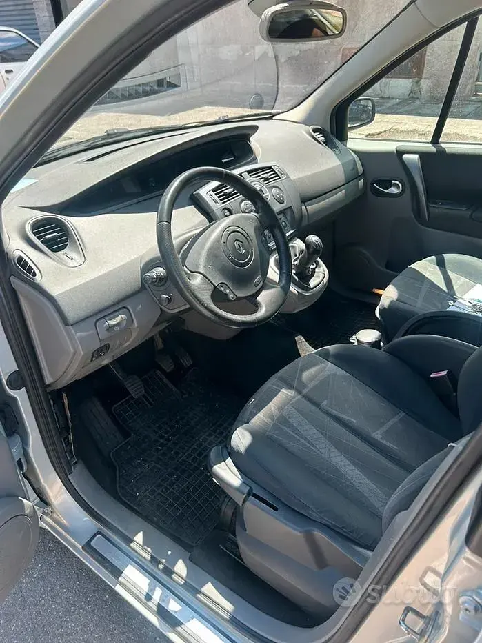 Usata Renault Scenic E-Tech 100 CV (73 kW) 2004 Grigio Monovolume