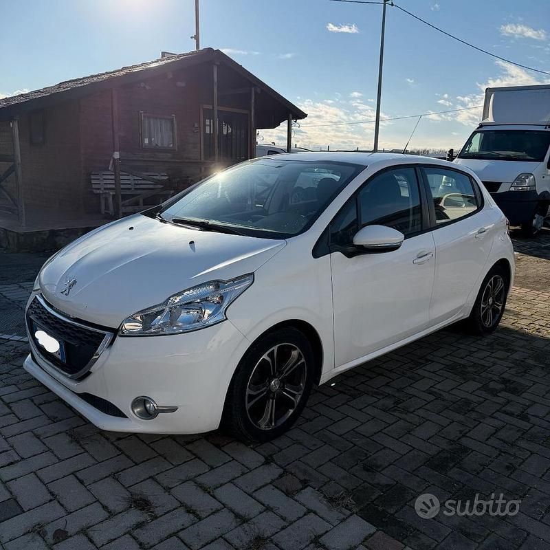 Usata Peugeot 208 Allure 68 CV (50 kW) 2014 Utilitaria