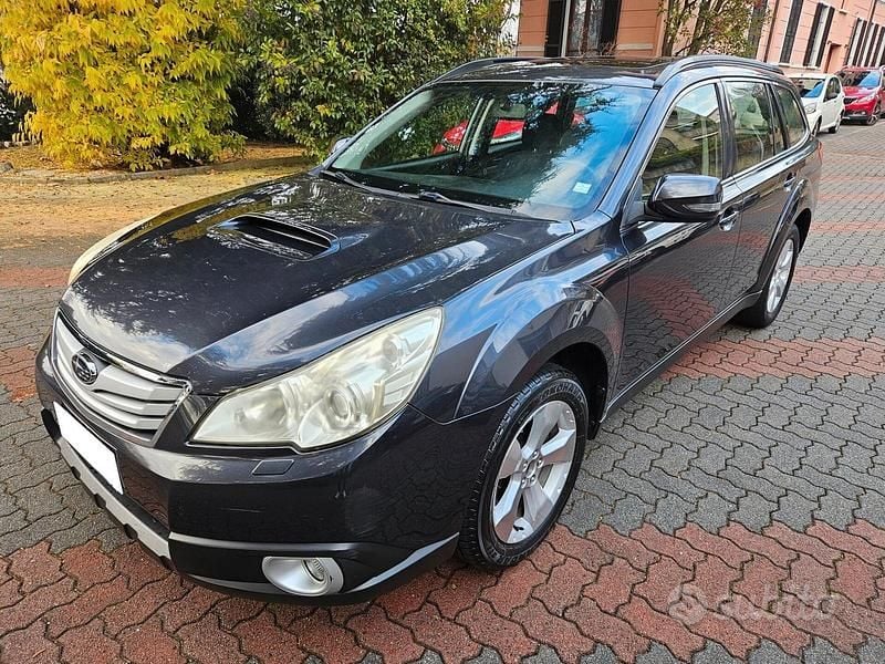 Grigio Usata 2010 Subaru Outback Trend Station wagon | 2800 € (Buon prezzo) - Immagine 1/4