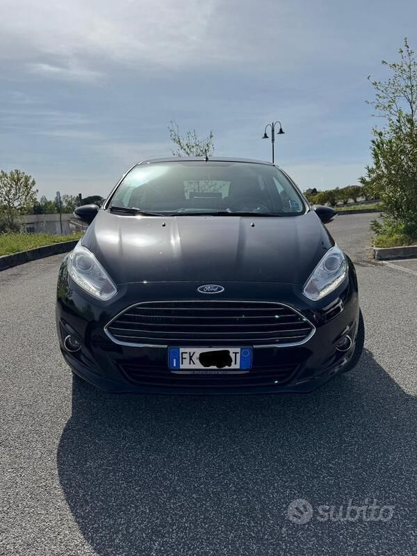 Usata Ford Fiesta 75 CV (55 kW) 2017 Nero Utilitaria