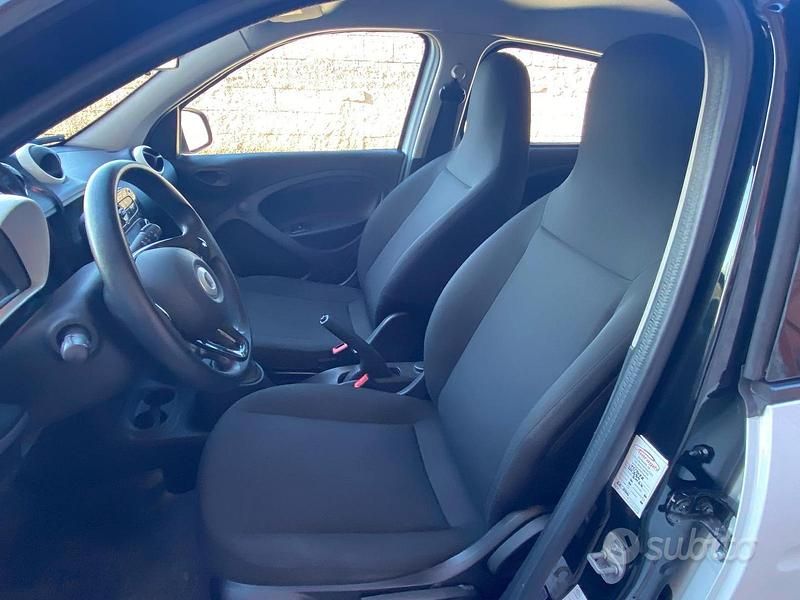 Begagnad Smart ForFour 71 HK (52 kW) 2018 Vit Halvkombi
