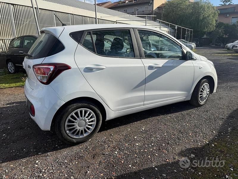 Usata Hyundai i10 Style 83 CV (61 kW) 2017 Bianco Utilitaria