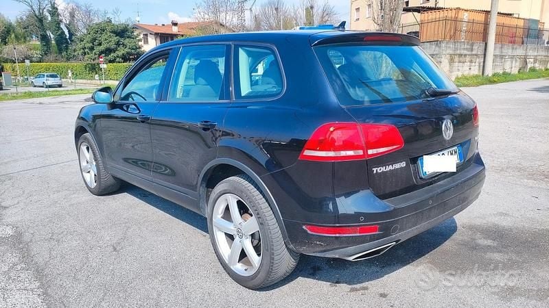 Usata VW Touareg 239 CV (175 kW) 2010 Nero SUV