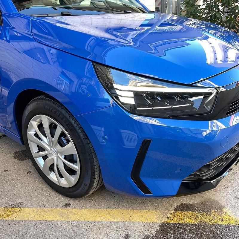 Usata Opel Corsa Edition 101 CV (74 kW) 2024 Blu Berlina