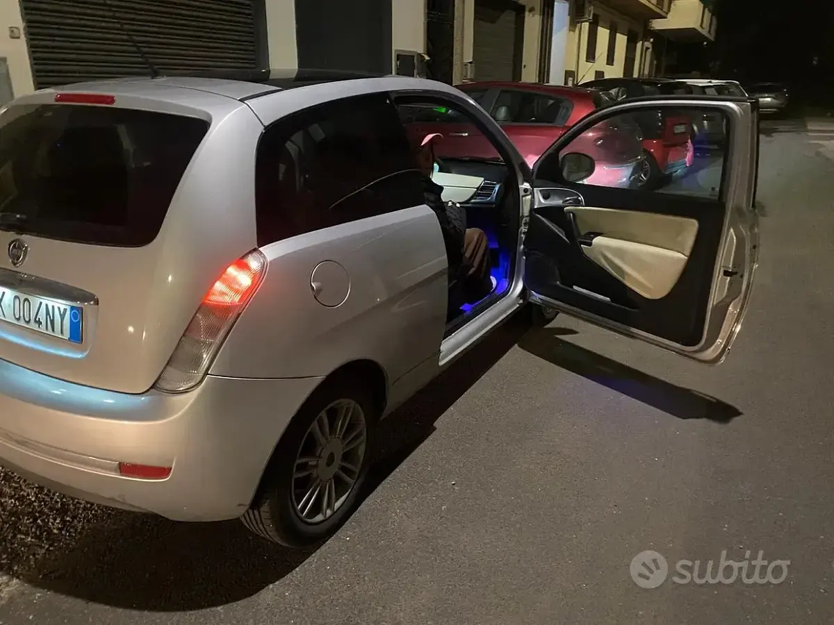 Usata Lancia Ypsilon 75 CV (55 kW) 2011 Grigio Utilitaria
