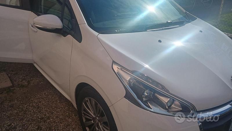 Usata Peugeot 208 2016 Bianco Utilitaria