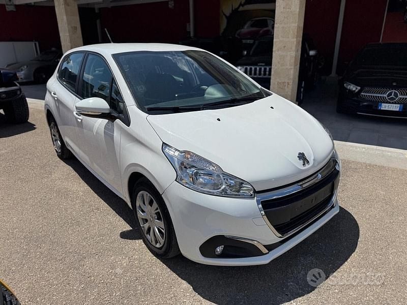 Usata Peugeot 208 Active 101 CV (74 kW) 2020 Bianco Utilitaria
