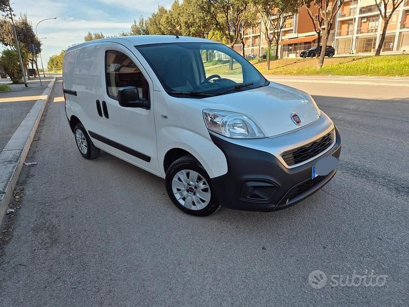 Bianco Usata 2018 Fiat Fiorino Monovolume | 5999 € (Buon prezzo) - Immagine 1/4
