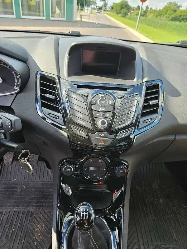 Usata Ford Fiesta Titanium 80 CV (58 kW) 2015 Blu/azzurro Utilitaria