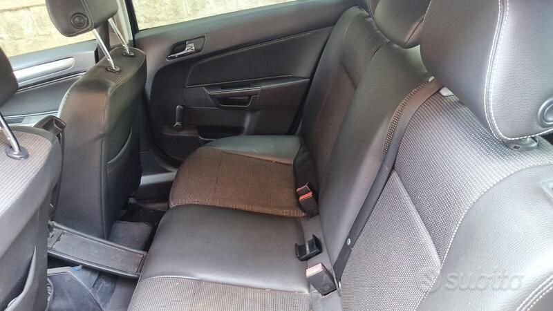 Usata Opel Astra 82 CV (60 kW) 2007 Nero Station wagon