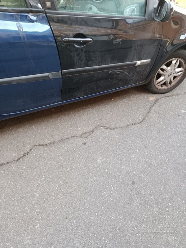 Usata Renault Clio II 85 CV (62 kW) 2005 Blu Berlina