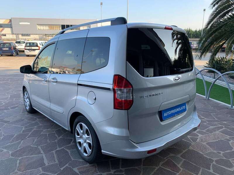 Usata Ford Tourneo Courier 75 CV (55 kW) 2020 Argento Monovolume
