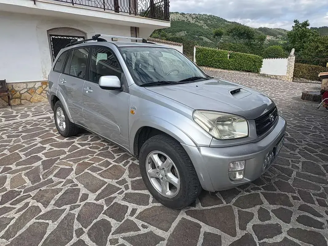 Usata Toyota RAV4 116 CV (85 kW) 2003 Grigio SUV