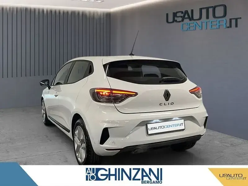 Usata Renault Clio V Business 101 CV (74 kW) 2021 Grigio Berlina