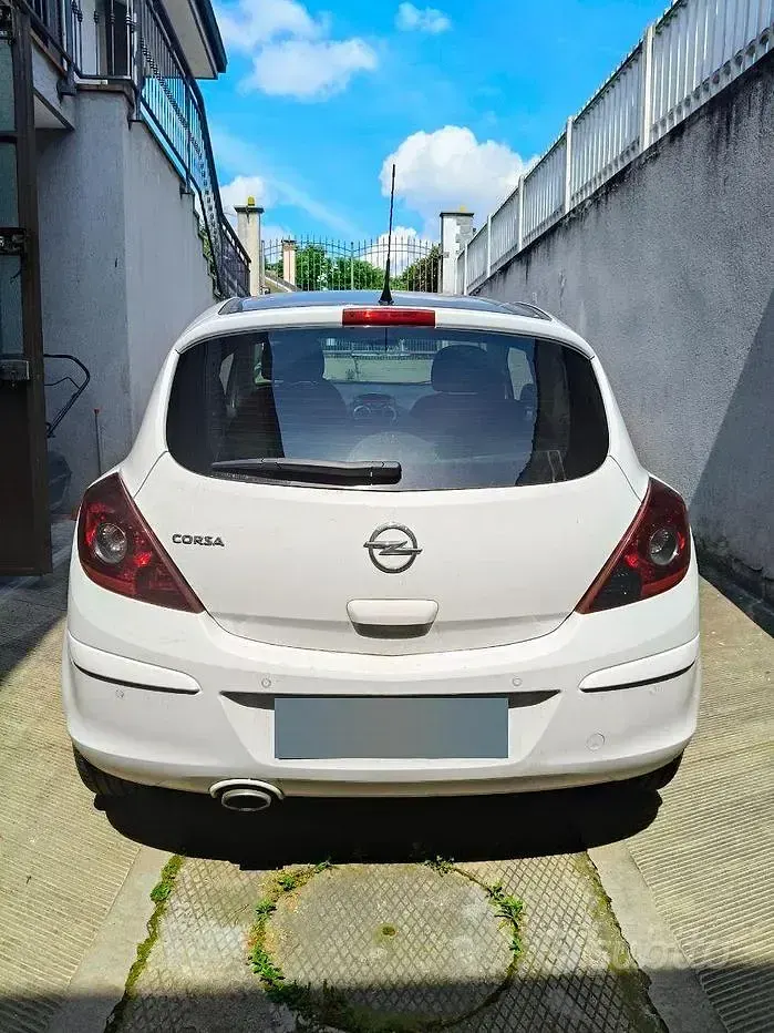 Usata Opel Corsa 100 CV (73 kW) 2011 Bianco Utilitaria